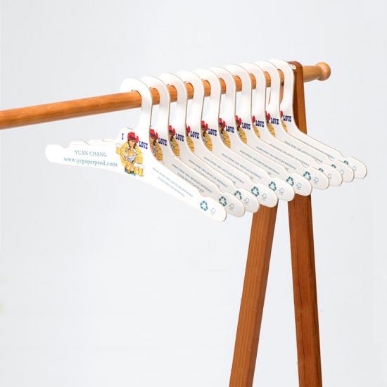 Cintre en carton imprimé personnalisé