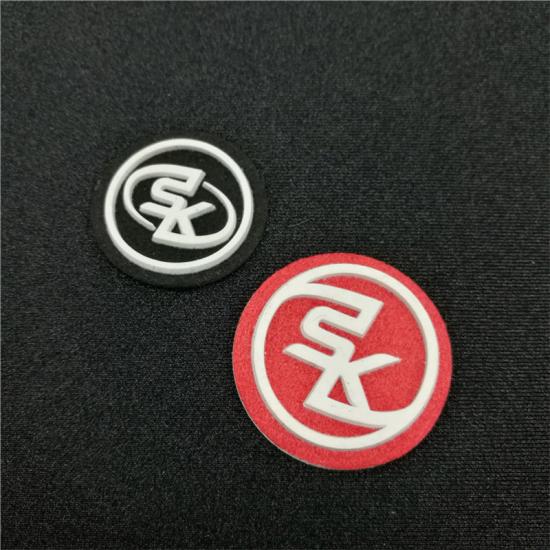 autocollants en caoutchouc de logo de transfert de chaleur du silicone 3d pour l'habillement 